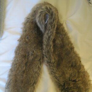 BCBGENERATION PULL THROUGH BROWN FAUX FUR SCARF NWOT $49.00